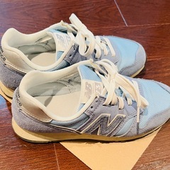 ニューバランス373の画像