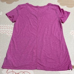 ヨガウェア　ピンクパープル・ターコイズ VネックTシャツ　の画像