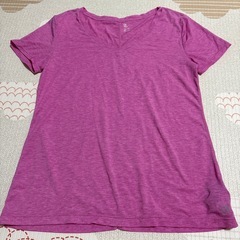 ヨガウェア　ピンクパープル・ターコイズ VネックTシャツ　の画像