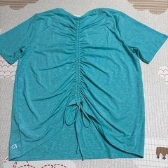 ヨガウェア　ピンクパープル・ターコイズ VネックTシャツ　の画像