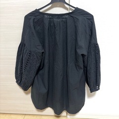 ブラック M 長袖シャツ レース袖の画像