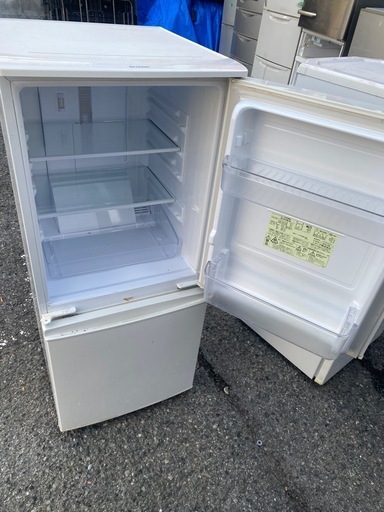 NO B608?福岡市内配送設置無料✨?シャープ 冷蔵庫 つけかえどっちもドアタイプ 147L ホワイト SJ-D14B-W