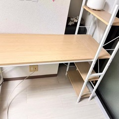 テーブルと椅子のセットの画像