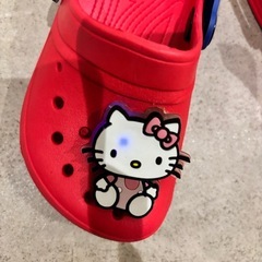 【新品・無料】16cm。ライト付きキッズサンダル（ハローキティ）👟の画像