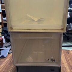 プラスチック製収納ケースの画像