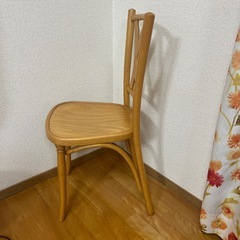 椅子４脚の画像