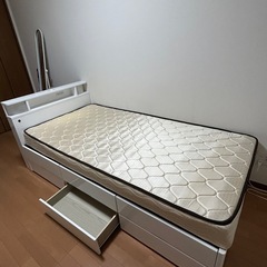 東京インテリア　ベッドフレーム　ニトリ　マットレスの画像