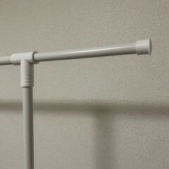 洗濯物干し　横約70cm　縦約156cm　奥約49cmの画像