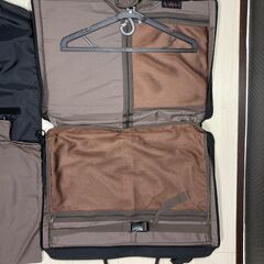 【P.I.D ガーメントバッグ】　ナイロン製のスーツ収納バッグの画像