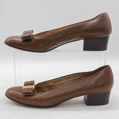 フェラガモ パンプス ヴァラリボン ブランド シューズレディース 7.5サイズの画像