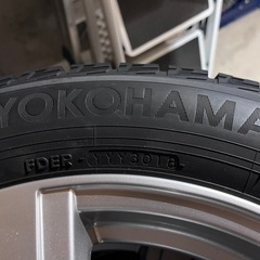 215/60R17スタッドレスタイヤ4本の画像