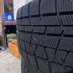 215/60R17スタッドレスタイヤ4本の画像