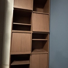 ディスプレイ付き　本棚の画像