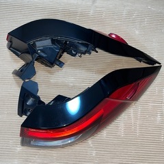 TOYOTA トヨタ ZSG10 カローラクロス 純正 LED テールランプ テールライト 左右 外側 HASCO16-179　MXGA10 ZVG11/ZVG13/ZVG15/ZVG16の画像