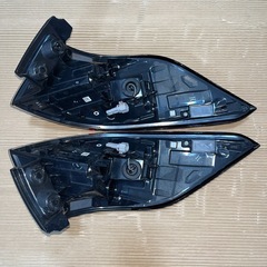 TOYOTA トヨタ ZSG10 カローラクロス 純正 LED テールランプ テールライト 左右 外側 HASCO16-179　MXGA10 ZVG11/ZVG13/ZVG15/ZVG16の画像