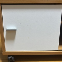 ①LG Smart TV 22インチ ②テレビ台　のセットの画像