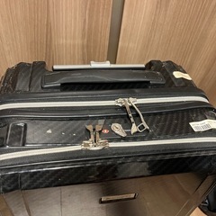 【無料】スーツケースの画像