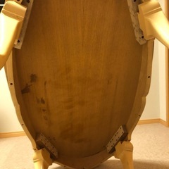 猫脚のテーブルの画像