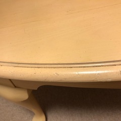 猫脚のテーブルの画像