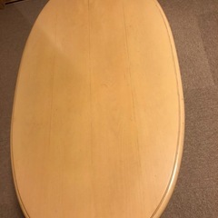 猫脚のテーブルの画像