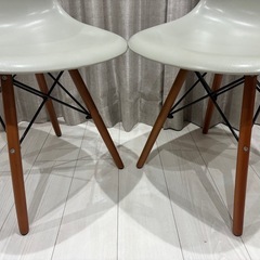 イームズチェア　グレー　グレージュ　ダイニングチェアの画像