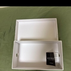 ❣️GUESS LOS ANGELES❣️ ボックス 中型 ホワイトの画像