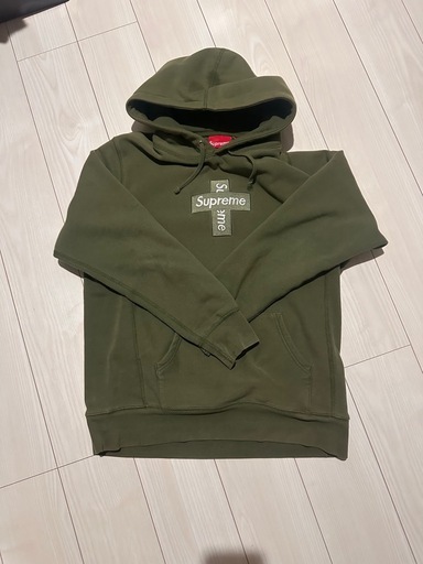 シュプリームパーカー