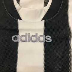 adidas スポーツシャツの画像