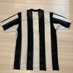 adidas スポーツシャツの画像