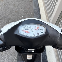 4324.アドレスv50 白メーター　バッテリー、シート新品　リアウイング付属　千葉県柏市　即日配送、自走引き取りも可能の画像