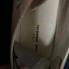 ベージュのスニーカーの画像