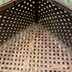 大きめ足付き竹籠の画像