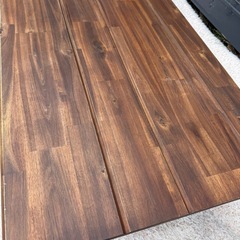 オシャレな木製ローテーブルの画像