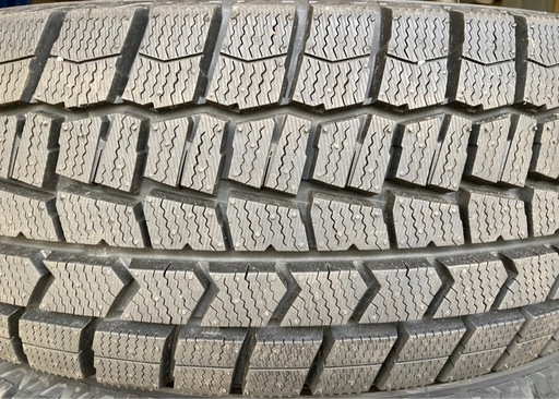 【お取引決まりました】【未使用に近い】DUNLOP 185/65R15 24年製冬タイヤ　バリ溝　バリ山