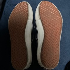 ネイビーのスニーカーの画像