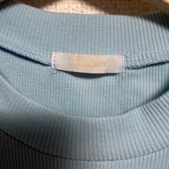 水色のショート丈シャツの画像