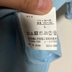 水色のショート丈シャツの画像