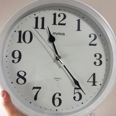 MAG 壁掛け時計 ホワイト シンプルデザインの画像