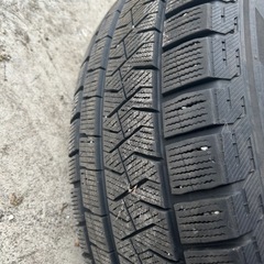 スタッドレスタイヤホイール付きの画像