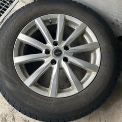 スタッドレスタイヤホイール付きの画像