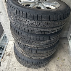スタッドレスタイヤホイール付きの画像