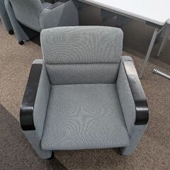 12脚有ります(1脚あたりの価格)キャスター付き1人掛けソファ４脚 チェアの画像