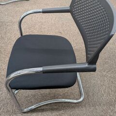 美品　ほぼ未使用　オフィスコム ミーティングチェア  固定脚 カンチレバー 肘付き ザーマスチェアの画像