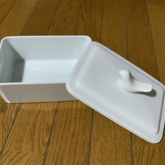 陶器入れ物の画像