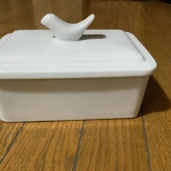 陶器入れ物の画像