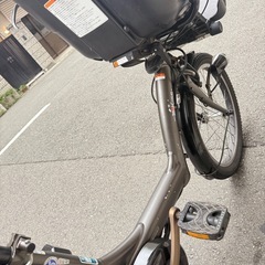 子供乗せ　3人　ヤマハ　電動アシスト自転車 チャイルドシート付き グレーの画像