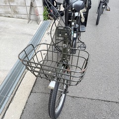 子供乗せ　ヤマハ　電動アシスト自転車 チャイルドシート付き オリーブグリーンの画像