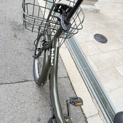 子供乗せ　ヤマハ　電動アシスト自転車 チャイルドシート付き オリーブグリーンの画像