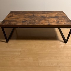 木目調テーブルの画像