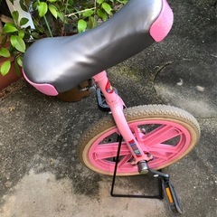 ピンクの一輪車　の画像